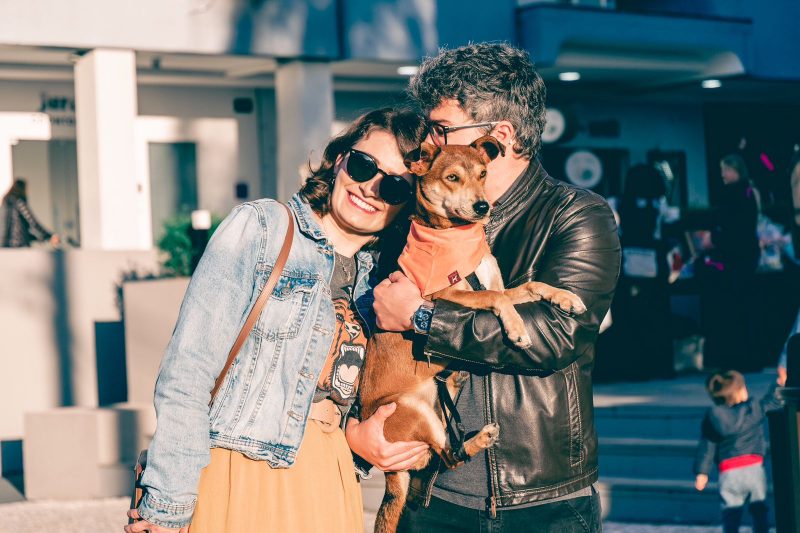 Ipa feliz com seus novos tutores – Foto: Arquivo pessoal/Reprodu&ccedil;&atilde;o ND