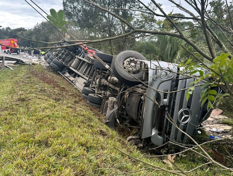 Condutor do caminh&atilde;o morreu ap&oacute;s grave acidente. Ele tinha 48 anos – Foto: Divulga&ccedil;&atilde;o/ND