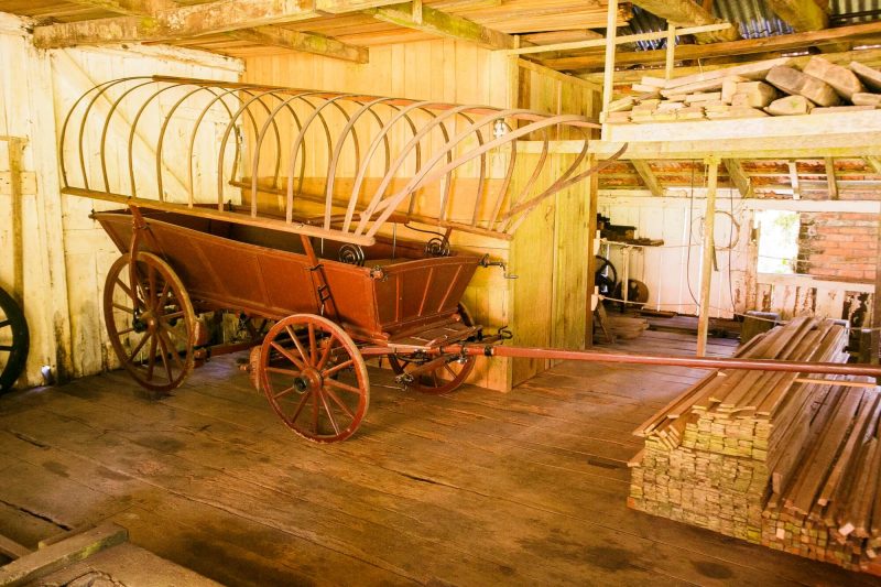 Visita &agrave; antiga serraria &eacute; uma das atra&ccedil;&otilde;es da propriedade rural de Joinville&nbsp; – Foto: Mtur/Divulga&ccedil;&atilde;o