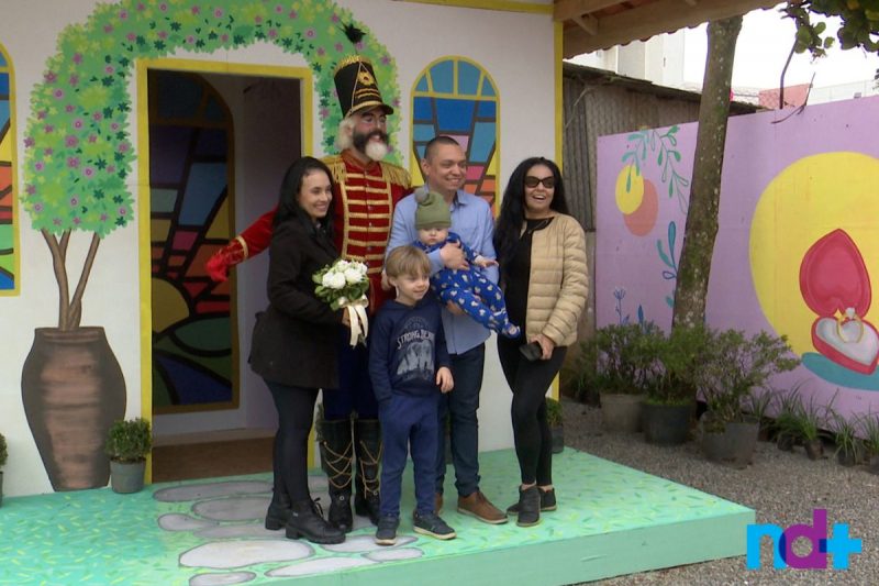 Fam&iacute;lia celebra o amor e a uni&atilde;o do casal – Foto: Adriano Mendes/NDTV