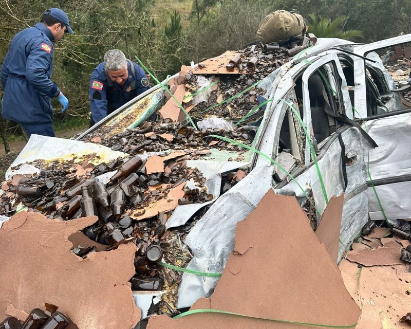 Carro com placas do Paraná se envolve em acidente com caminhão na BR-116, em Ponte Alta - Foto: Divulgação/ND