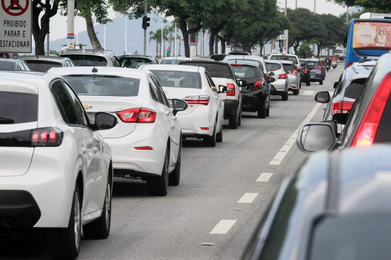 Condutores enfrentaram filas nesta terça (16) desde o bairro Serraria, em São José até a conexão com a Via Expressa