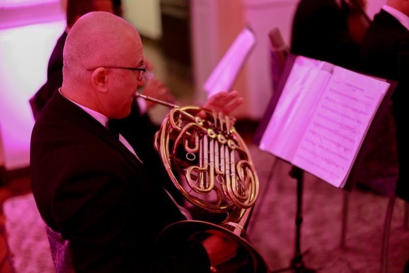 O repert&oacute;rio instrumental foi executado por um septeto formado por dois violinos, uma viola de arco, um violoncelo. abo&eacute;, trompa e um piano que deu suporte harm&ocirc;nico ao grupo – Foto: Ag&ecirc;ncia JSomensi/David Welter/ND