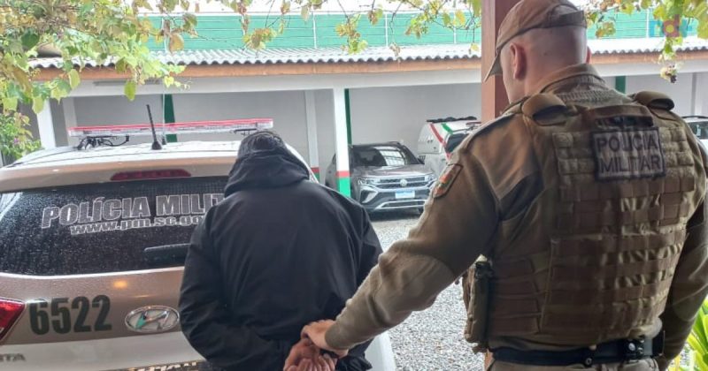 Homem se entregou no 31° BPM de Itapema