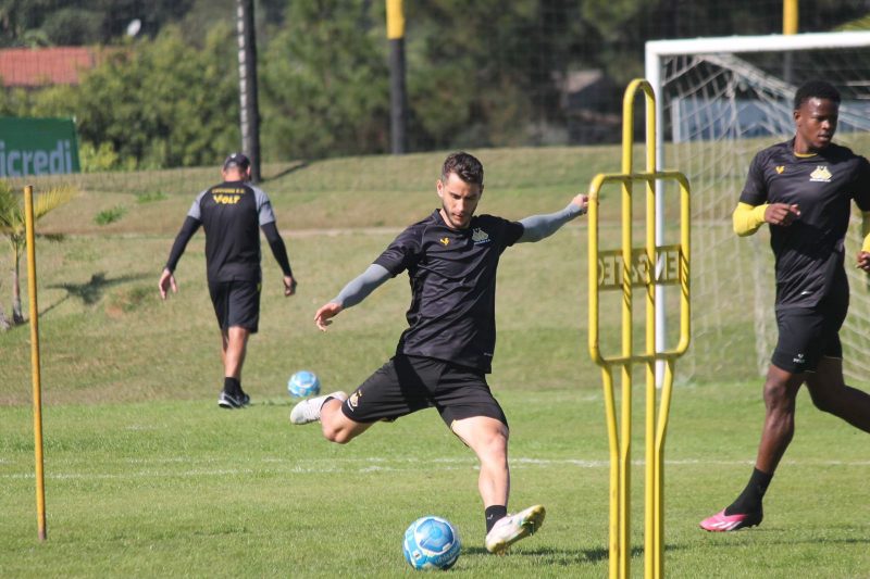 Criciúma entra em campo de olho na liderança da Série B