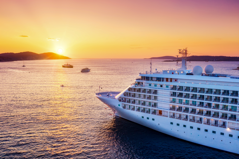 Empresa de cruzeiros vai indenizar clientes após cancelarem escalas usando a guerra como justificativa