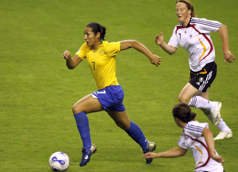 Daniela Alves durante a final da Copa do Mundo de 2007