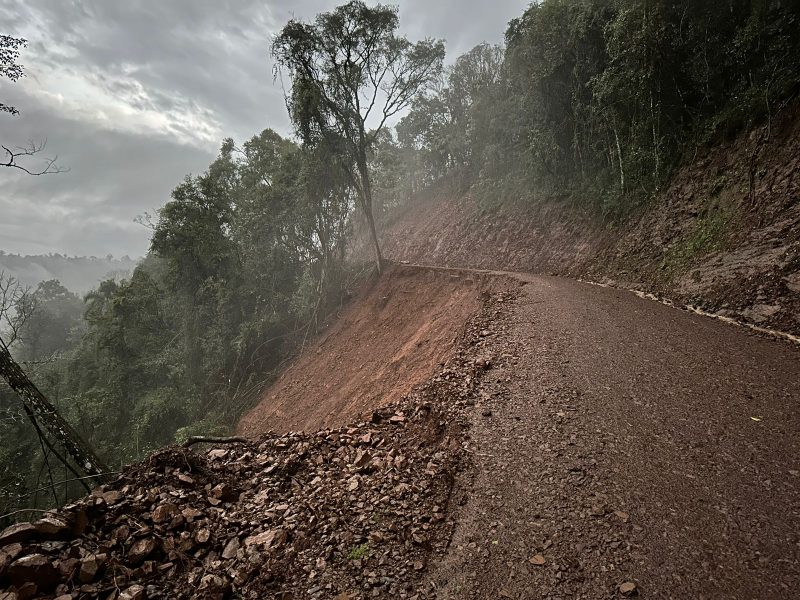 Municípios do Oeste ficam em alerta para deslizamentos. 