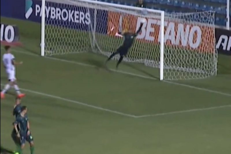 Gustavo França fez golaço de falta em jogo da Série C