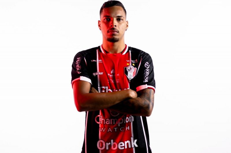 JEC anuncia retorno do atacante Wallisson Pires 