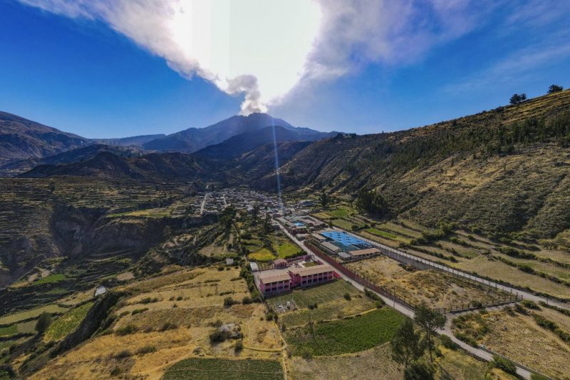 Alerta iminente surgiu ap&oacute;s novos registros de explos&otilde;es e cinzas – Foto: Diego Ramos/AFP/ND
