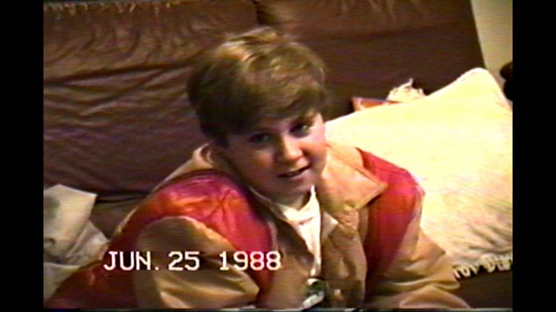 Documentário "O Amigo do Meu Tio" apresenta em 8 minutos o primeiro amor de Vicente documentado pela câmera VHS do seu pai