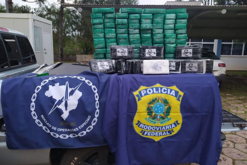 Carga milionária estava escondida em compartimento oculto