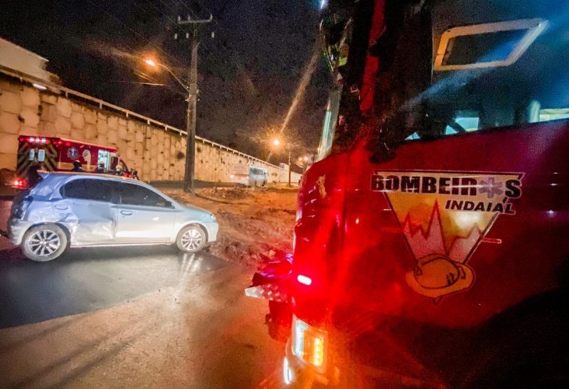 Bombeiros Volunt&aacute;rios de Indaial chegaram a ser acionados ap&oacute;s colis&atilde;o nesta ter&ccedil;a-feira (18) – Foto: Bombeiros Volunt&aacute;rios de Indaial/Reprodu&ccedil;&atilde;o/ND