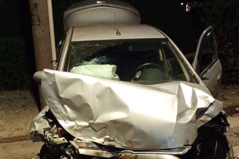 Carro ap&oacute;s acidente – Foto: Divulga&ccedil;&atilde;o/ND