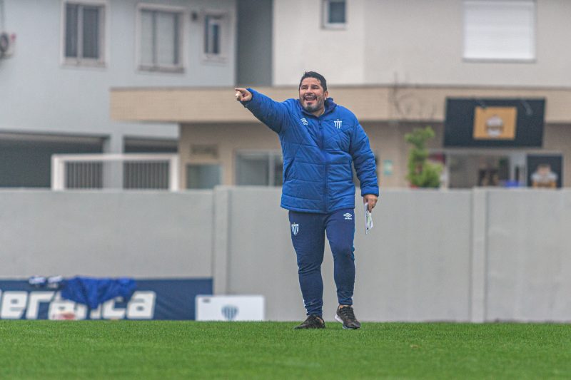Eduardo Barroca busca solu&ccedil;&otilde;es para fazer o time do Ava&iacute; reagir na competi&ccedil;&atilde;o.&nbsp; – Foto: Leandro Boeira/Ava&iacute; F.C/ND