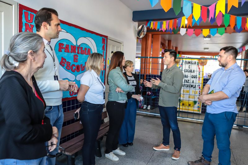 Visita da comiss&atilde;o da C&acirc;mara na Escola Geraldo Wetzel, no bairro F&aacute;tima – Foto: Mauro Artur Schlieck/C&acirc;mara de Vereadores de Joinville