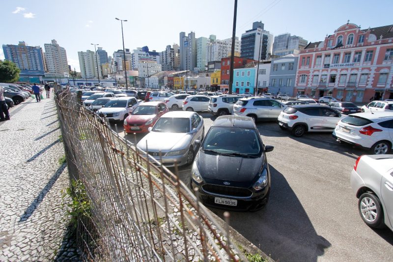 Estacionamento virou terra sem lei no Centro de Florianópolis