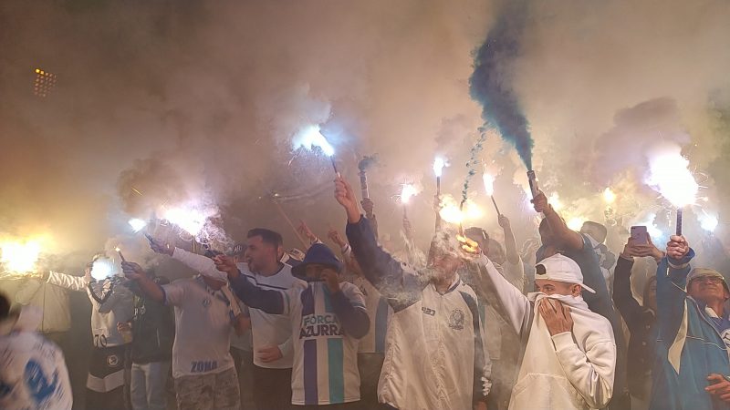 Delega&ccedil;&atilde;o do Le&atilde;o da Ilha &eacute; recebida com linda festa no est&aacute;dio da Ressacada – Foto: Ian Sell/ND