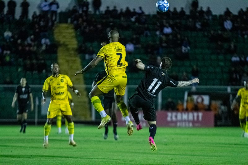 A derrota diante do Amazonas foi o sexto jogo seguido sem vit&oacute;rias do Figueirense. – Foto: Patrick Floriani/FFC/Divulga&ccedil;&atilde;o/ND
