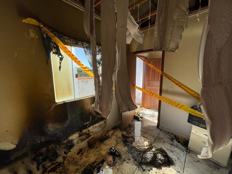 Inc&ecirc;ndio teria come&ccedil;ado por conta de isqueiro – Foto: Corpo de Bombeiros/Reprodu&ccedil;&atilde;o/ND