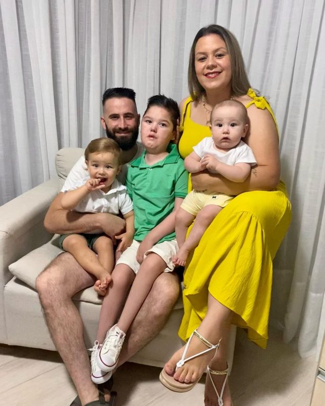Bernardo com a fam&iacute;lia, que mora em Conc&oacute;rdia – Foto: LUANA BROC/ARQUIVO PESSOAL/ND