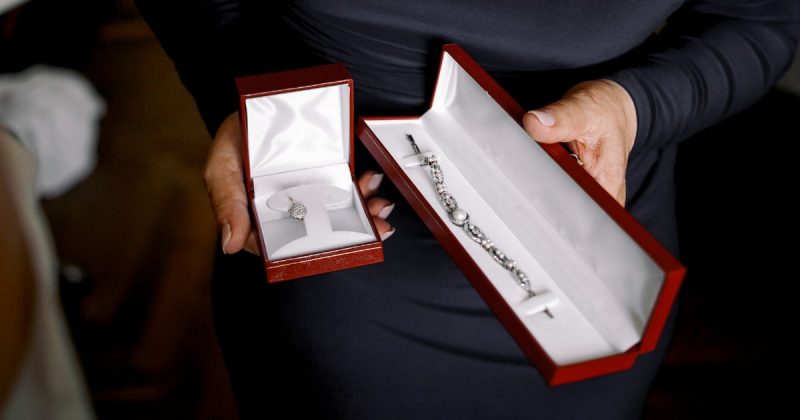 Joias s&atilde;o avaliadas em R$ 40 mil – Foto: Freepik/Reprodu&ccedil;&atilde;o/ND