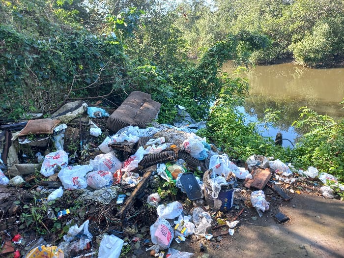 Lixo acumulado ascendeu alerta das autoridades – Foto: Pol&iacute;cia Militar/Divulga&ccedil;&atilde;o/ND