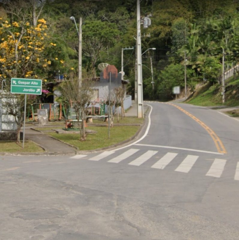 Rua Jord&atilde;o, em Blumenau, onde o roubo aconteceu – Foto: Arquivo/Google Street View/Divulga&ccedil;&atilde;o/ND