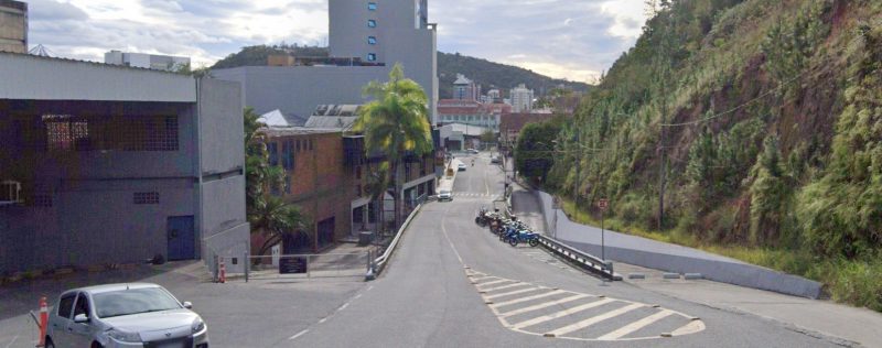 Rua Ingo Hering ter&aacute; tr&acirc;nsito modificado por novo empreendimento – Foto: Google Street View/Divulga&ccedil;&atilde;o/ND