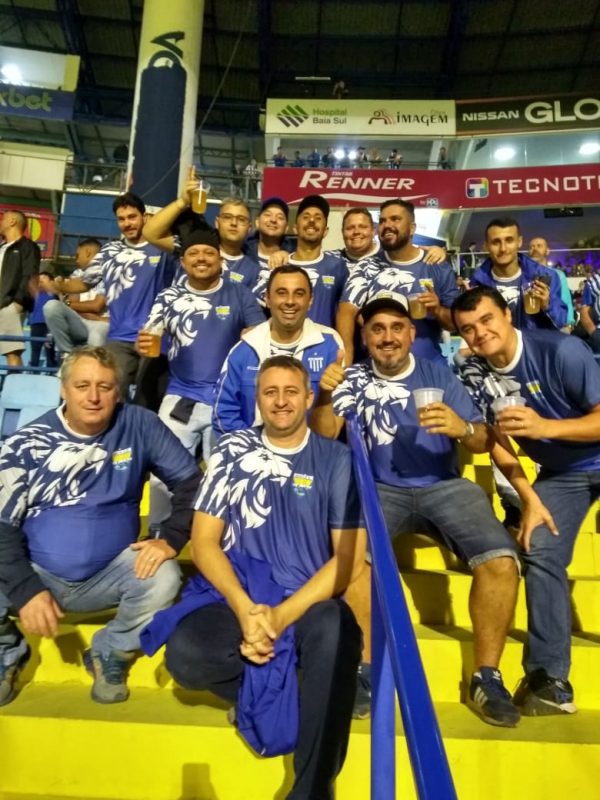Galera se re&uacute;ne nos jogos do Ava&iacute; no setor D para aquele churrasco, domin&oacute;. – Foto: divulga&ccedil;&atilde;o/ND