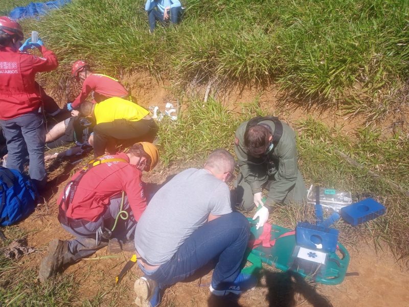 Homem caiu em &aacute;rea de mata – Foto: Homem fica ferido ap&oacute;s cair de parapente em Jaragu&aacute; do Sul2