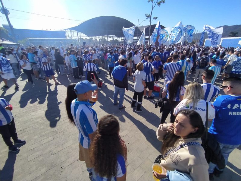 Torcida do Avaí fez grande festa antes da bola rolar contra o Guarani