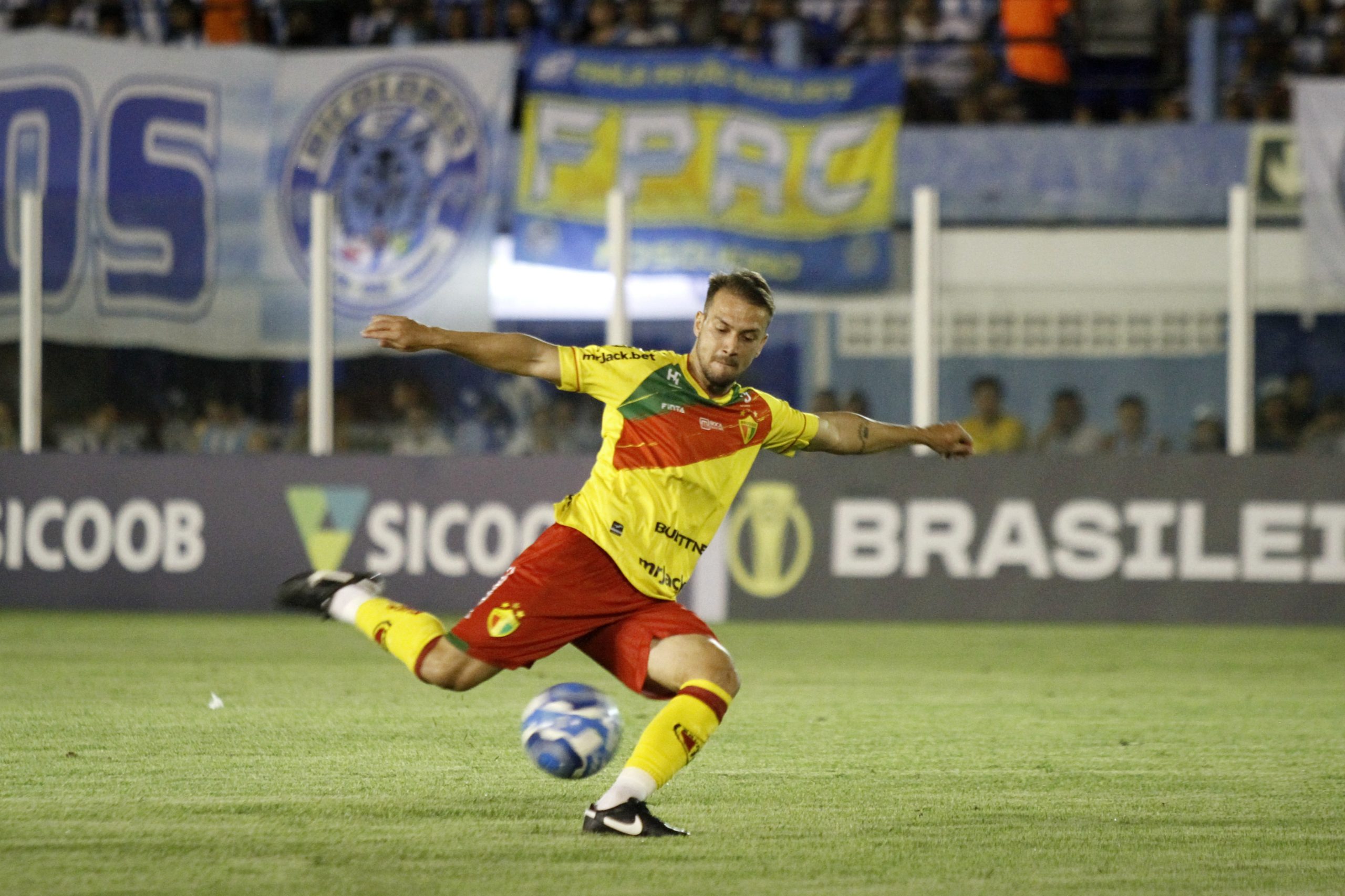 Brusque bate o Paysandu em Belém e volta ao G8 da Série C. VEJA OS LANCES!