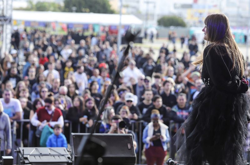 No palco do Imperatriz, &agrave;s 15h, quem marcou presen&ccedil;a foi a banda F&ecirc; Smania. – Foto: Diogo Machado/Divulga&ccedil;&atilde;o/ND