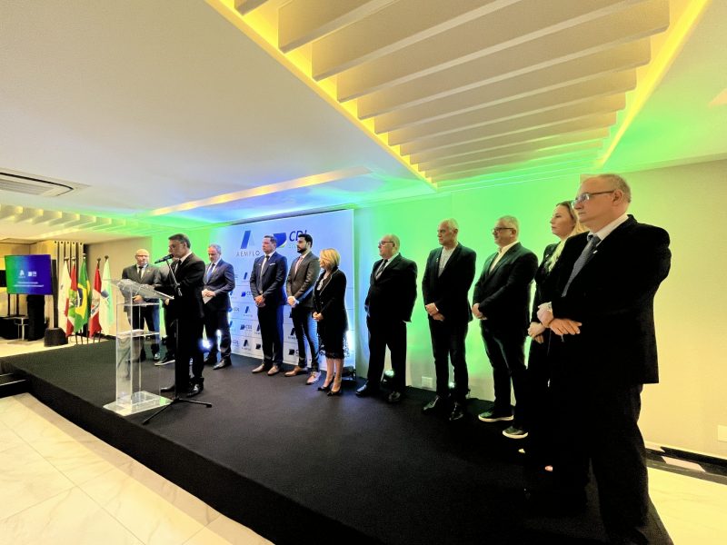 Nova diretoria da AEMFLO e CDL de São José assume