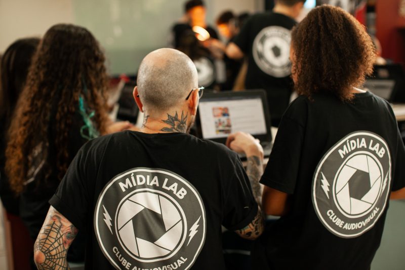 A participação do professor Gustavo vai além da edição e produção de audiovisual e mídia