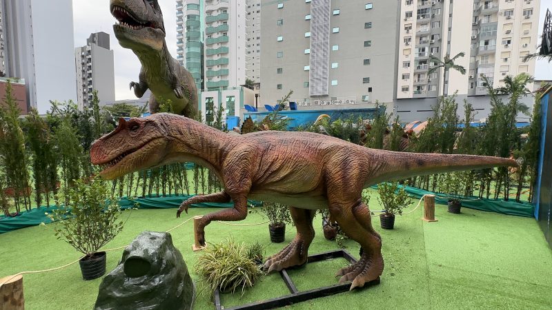 Dinossauros em exposição em Balneário Camboriú