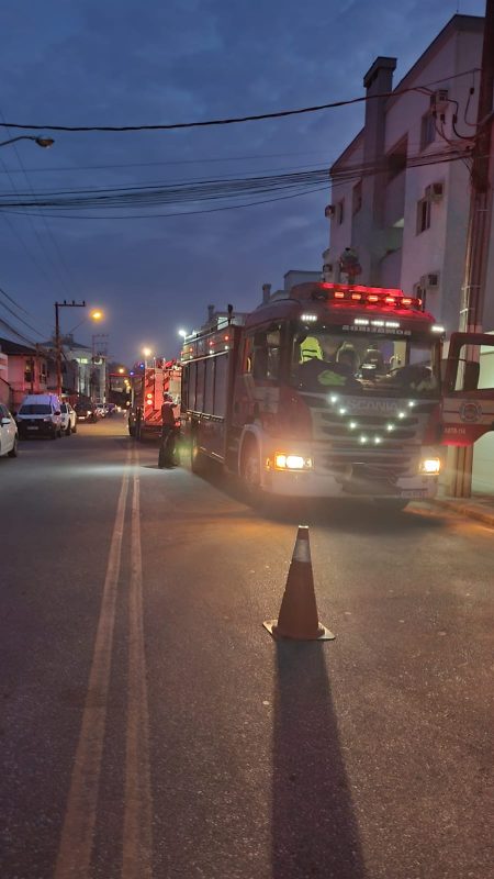 Apartamento pega fogo em Brusque 