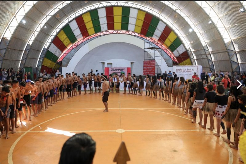 &Iacute;ndios de Ipua&ccedil;u se apresentam durante visita do governador – Foto: Divulga&ccedil;&atilde;o