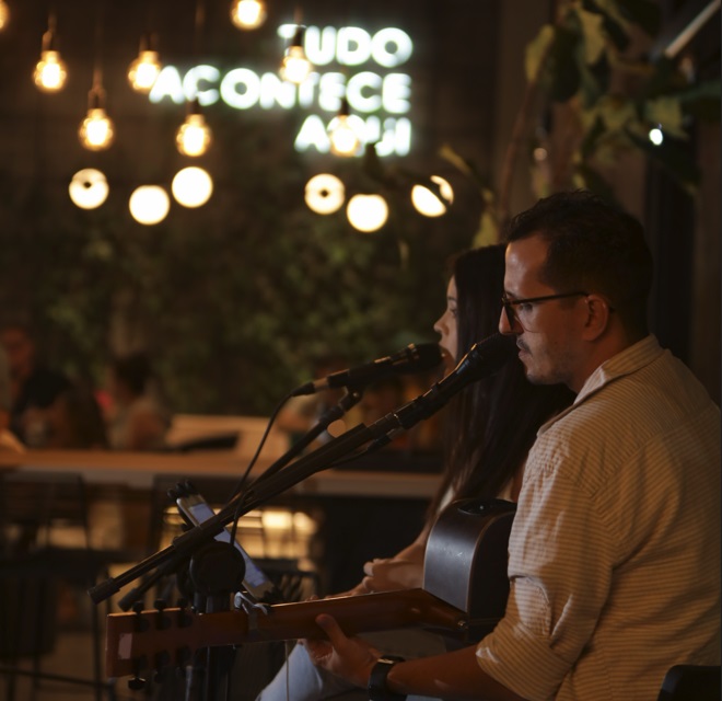 Todos os s&aacute;bados, das 12h30 &agrave;s 14h30, os clientes poder&atilde;o desfrutar de apresenta&ccedil;&otilde;es ao vivo de samba e bossa nova no food hall – Foto: Divulga&ccedil;&atilde;o