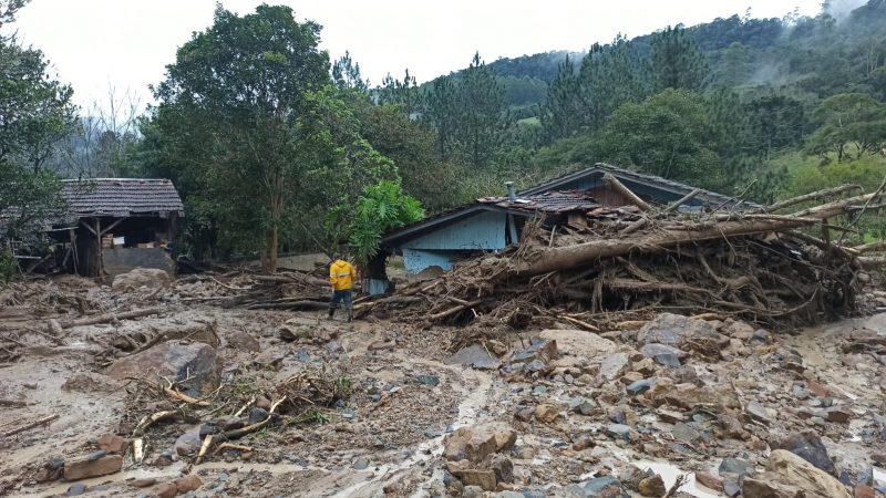 Chuva faz lagoa&nbsp;se romper em Aurora, no Alto Vale do Itaja&iacute; – Foto: Corpo de Bombeiros Militar/Reprodu&ccedil;&atilde;o/ND