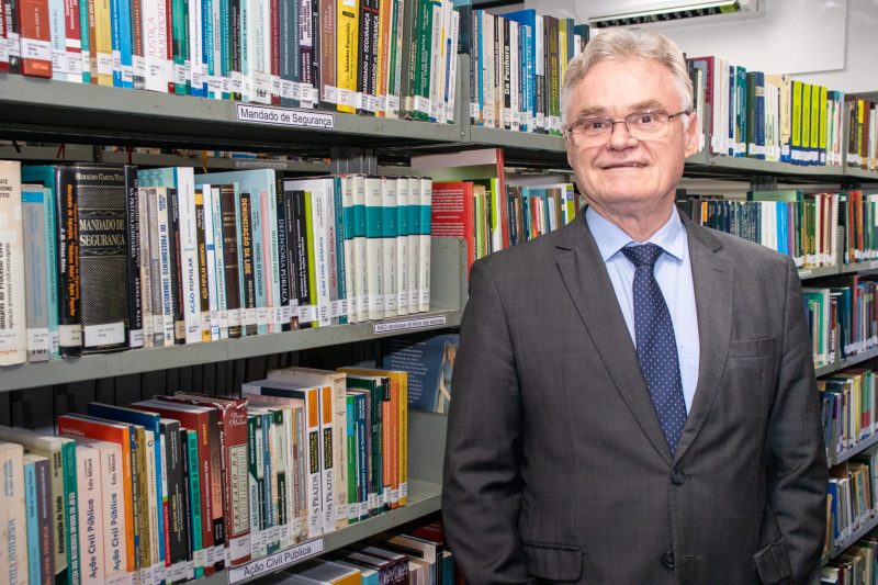 Corregedor-Geral da PGE, Loreno Weissheimer, lan&ccedil;a livro sobre quest&otilde;es ind&iacute;genas – Foto: Procuradoria Gera do Estado de SC