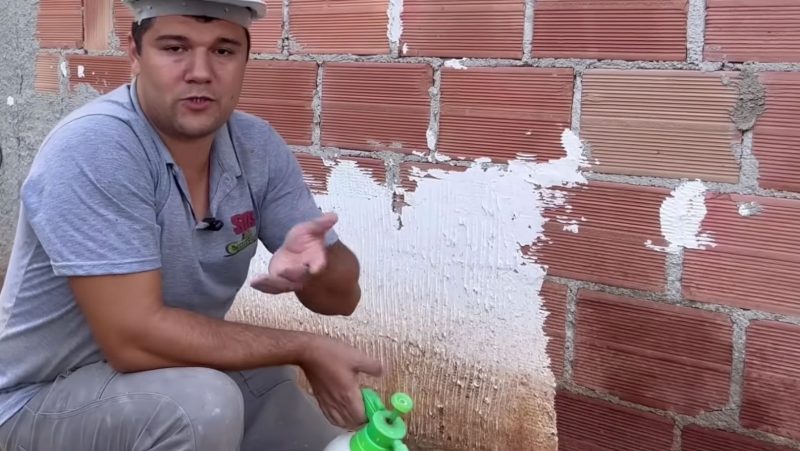 Tijolo deixado exposto ao tempo apodrece e fica fr&aacute;gil, podendo quebrar – Foto: Reprodu&ccedil;&atilde;o