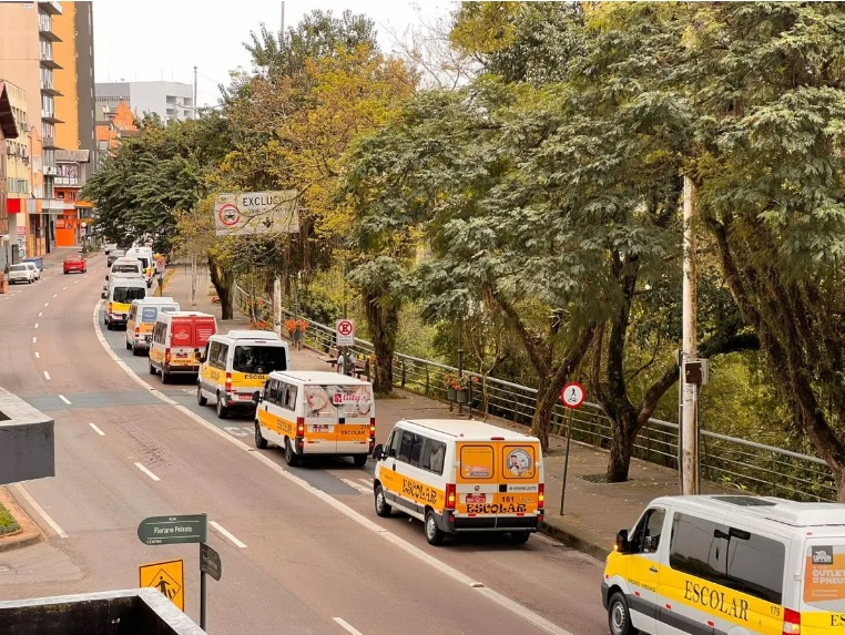 Blumenau recebe manifestação em defesa do serviço de fretamento 