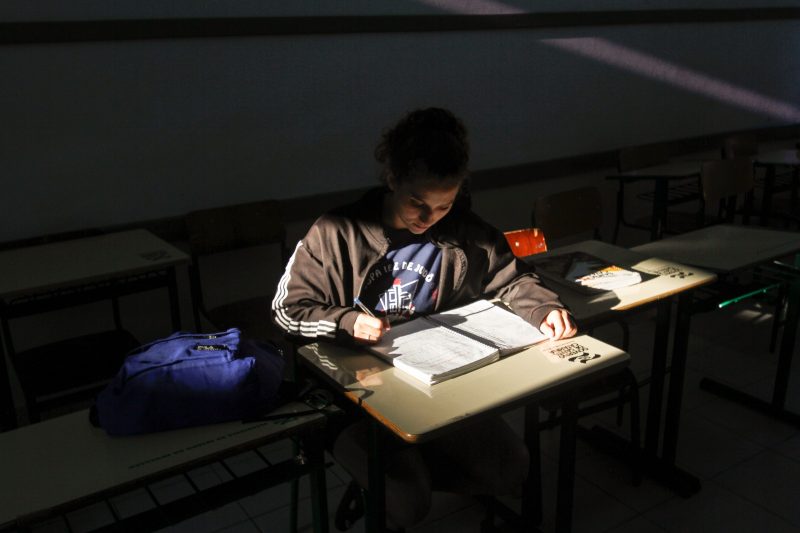 Maria Eduarda Corr&ecirc;a Savedra est&aacute; mais confiante para chegar ao Ensino Superior – Foto: Leo Munhoz/ND