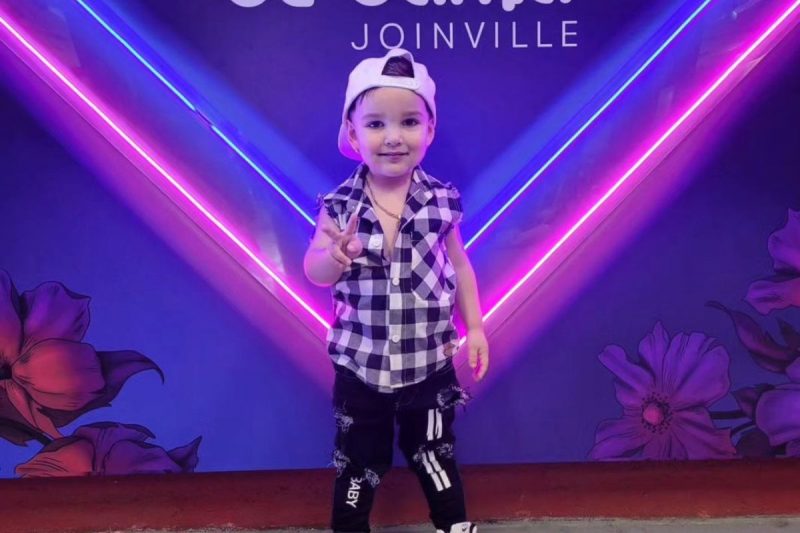 Caio, que fez sucesso com suas dancinhas, mora em Joinville, a cidade da dan&ccedil;a – Foto: Arquivo Pessoal/Divulga&ccedil;&atilde;o/ND