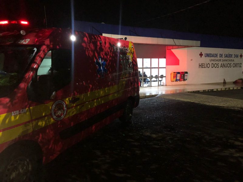 V&iacute;tima foi conduzida ao Hospital H&eacute;lio dos Anjos Ortiz – Foto: Corpo de Bombeiros/Reprodu&ccedil;&atilde;o/ND