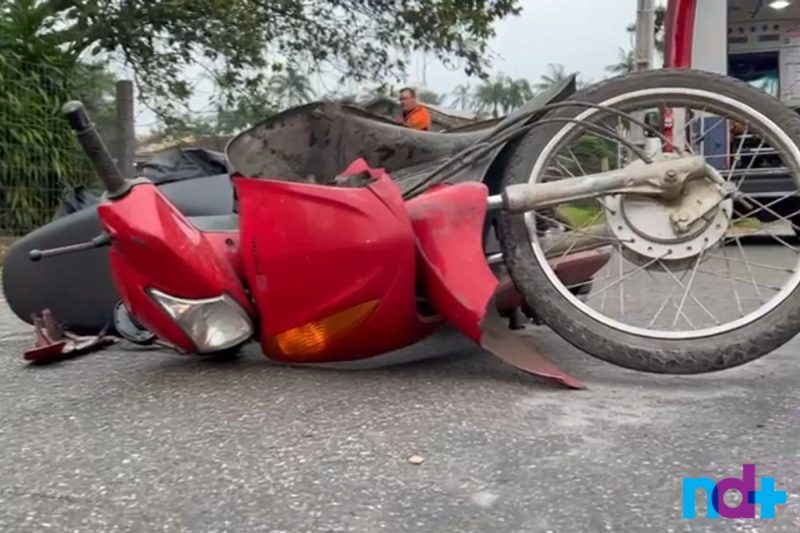 Imagens exclusivas da NDTV mostram como ficou a moto ap&oacute;s o acidente – Foto: Felipe Bambace/NDTV