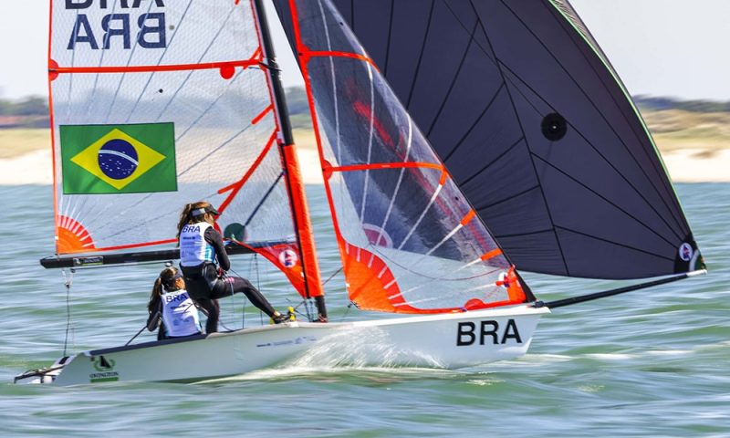Atletas da vela de Florian&oacute;polis no Mundial da Juventude de Vela – Foto: Divulga&ccedil;&atilde;o/ND
